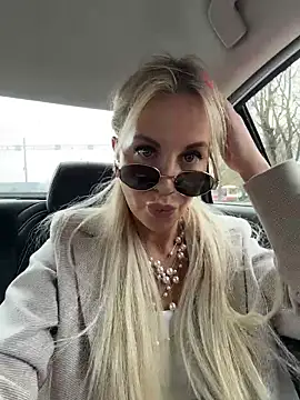 LisaMurr online show from April 2026 11:49:02 AM