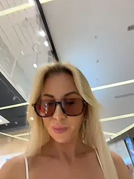LisaMurr online show from May 2026 12:44:01 PM