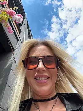 LisaMurr online show from May 2026 12:11:02 PM
