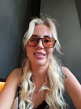 LisaMurr online show from June 2026 01:54:02 PM