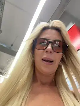 LisaMurr online show from July 2026 02:02:02 PM