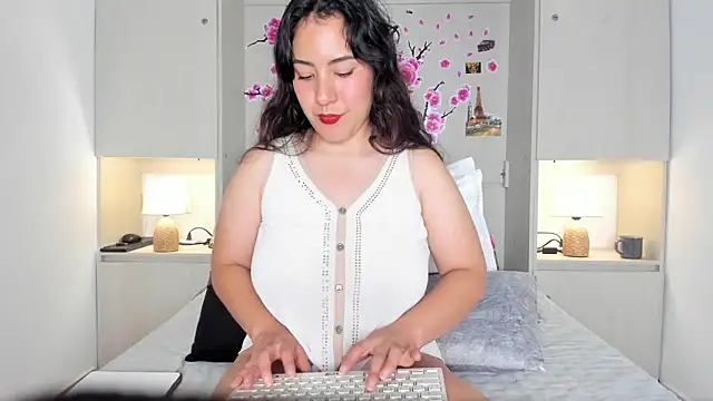 ElaRey  online show from April 2026 12:31:01 PM