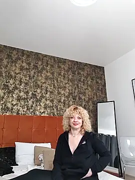 Snapshot of LaireeFelini chatting on February 2026 07:11:01 PM LaireeFelini online show from February 2026 07:11:01 PM