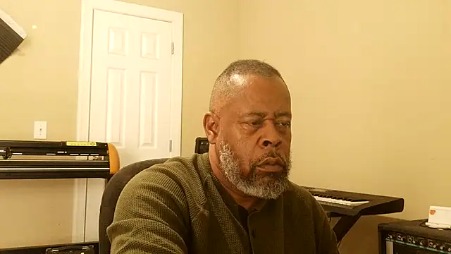 Snapshot of Cleozevo1961 chatting on March 2026 09:21:01 PM Cleozevo1961 online show from March 2026 09:21:01 PM