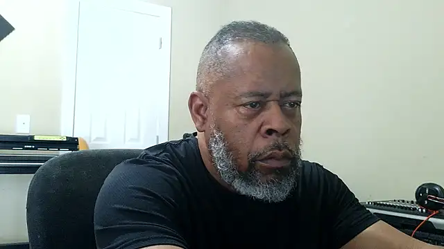 Snapshot of Cleozevo1961 chatting on March 2026 05:19:02 PM Cleozevo1961 online show from March 2026 05:19:02 PM