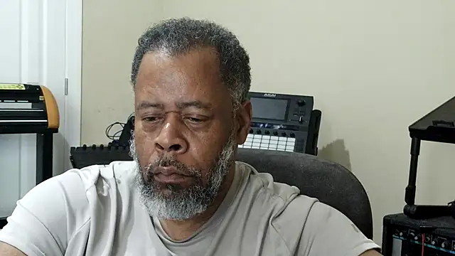 Cleozevo1961 online show from May 2026 05:31:01 PM