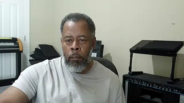 Cleozevo1961 online show from May 2026 05:40:01 PM