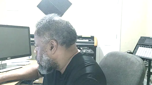 Cleozevo1961 online show from May 2026 11:27:02 AM