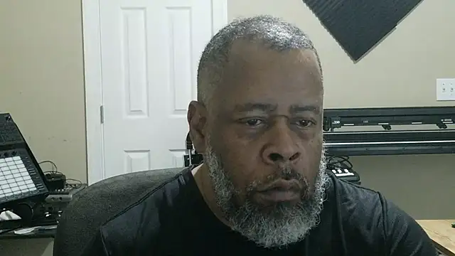 Cleozevo1961 online show from May 2026 04:13:02 PM