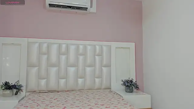 Liia Collins online show from April 2026 05:40:02 PM