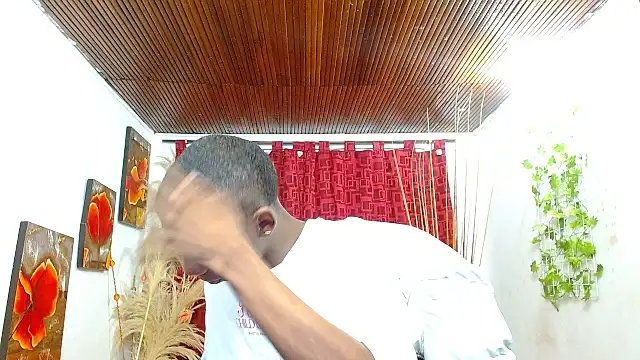 Snapshot of milo018 chatting on February 2026 09:13:02 PM milo018 online show from February 2026 09:13:02 PM