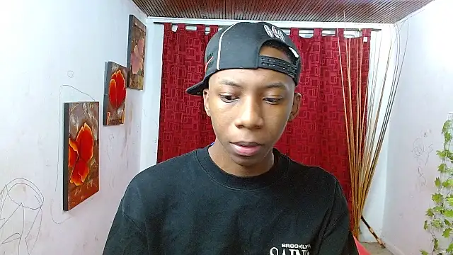 milo018 online show from June 2026 09:12:02 AM