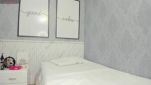 Snapshot of beautydoll18_ chatting on April 2026 10:26:01 AM beautydoll18 online show from April 2026 10:26:01 AM