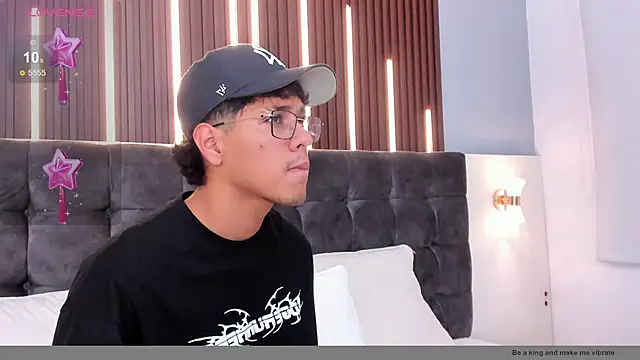 Daviid18   online show from February 2026 02:06:01 PM