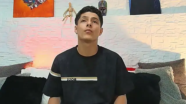 Eliassalvatore  online show from May 2026 07:20:02 PM