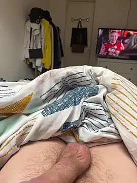 Snapshot of Crevette311 chatting on November 2025 01:32:02 PM Crevette311 online show from November 2025 01:32:02 PM