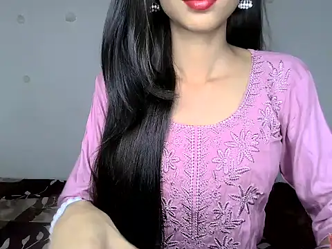 SIKSHA SINGH online show from May 2026 06:14:02 PM
