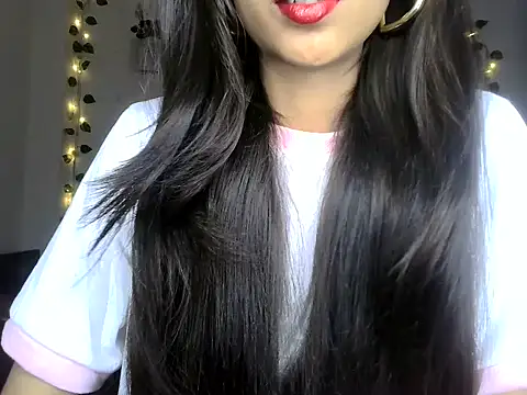SIKSHA SINGH online show from May 2026 06:50:01 PM