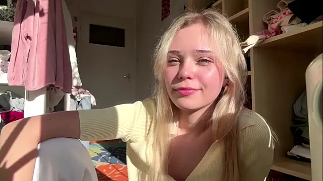 Snapshot of SourMidday chatting on February 2026 02:05:01 PM SourMidday online show from February 2026 02:05:01 PM