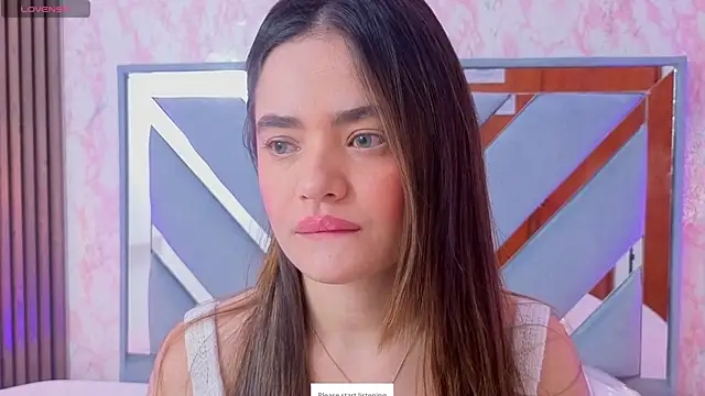 LittleeSara18 online show from May 2026 11:17:01 AM