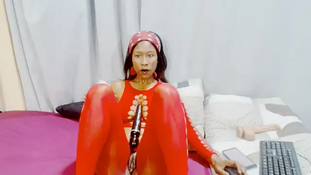 Snapshot of QueenYc chatting on March 2026 03:36:01 AM QueenYc online show from March 2026 03:36:01 AM