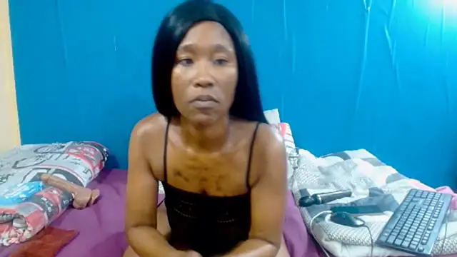 Snapshot of QueenYc chatting on April 2026 07:44:02 PM QueenYc online show from April 2026 07:44:02 PM