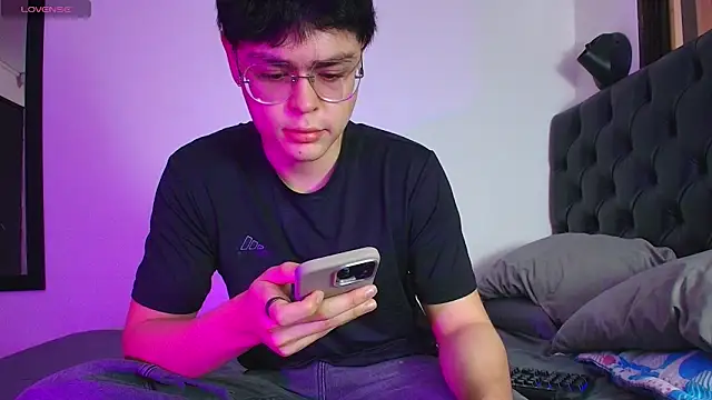 Jean Martiiinez online show from March 2026 10:02:02 PM