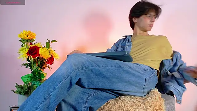 lui x dust online show from April 2026 03:38:01 AM