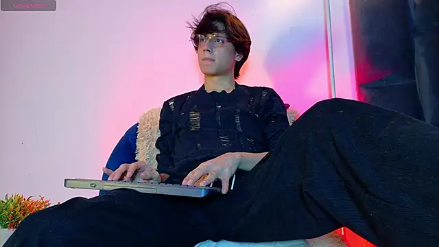 lui x dust online show from April 2026 03:34:02 AM