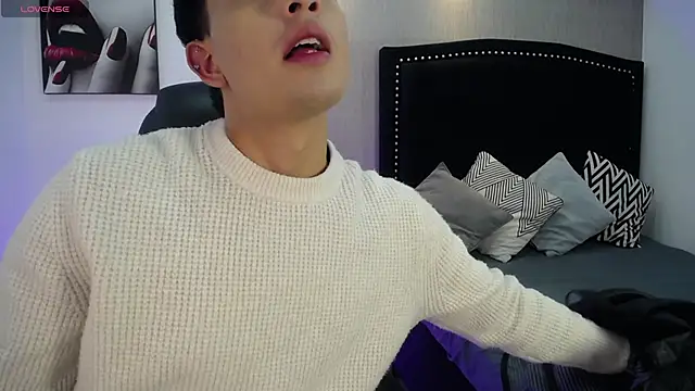 NewYoungHot online show from April 2026 08:13:02 PM