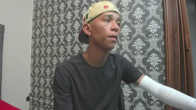 Snapshot of Little_Twink19x chatting on March 2026 07:42:01 PM Little Twink19x online show from March 2026 07:42:01 PM