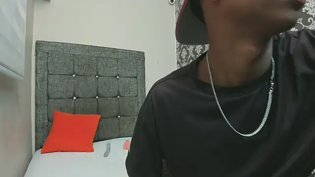 Snapshot of Little_Twink19x chatting on March 2026 07:07:01 PM Little Twink19x online show from March 2026 07:07:01 PM