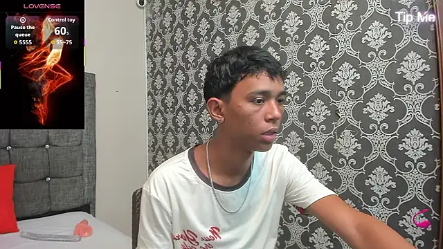 Snapshot of Little_Twink19x chatting on March 2026 07:19:02 PM Little Twink19x online show from March 2026 07:19:02 PM