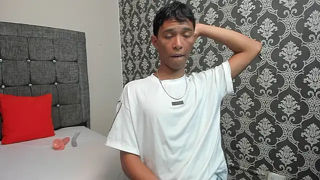 Snapshot of Little_Twink19x chatting on March 2026 07:17:02 PM Little Twink19x online show from March 2026 07:17:02 PM