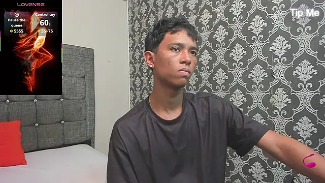 Snapshot of Little_Twink19x chatting on March 2026 07:18:02 PM Little Twink19x online show from March 2026 07:18:02 PM