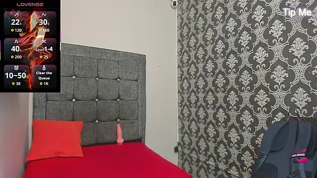 Snapshot of Little_Twink19x chatting on April 2026 07:33:02 PM Little Twink19x online show from April 2026 07:33:02 PM