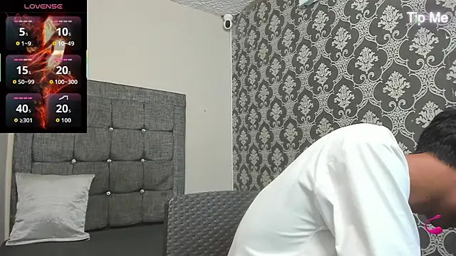 Snapshot of Little_Twink19x chatting on April 2026 07:22:01 PM Little Twink19x online show from April 2026 07:22:01 PM