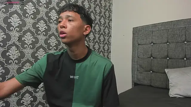 Snapshot of Little_Twink19x chatting on April 2026 07:14:01 PM Little Twink19x online show from April 2026 07:14:01 PM