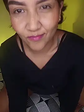 Snapshot of EmiliaVincenzo chatting on February 2026 01:20:01 PM EmiliaVincenzo online show from February 2026 01:20:01 PM