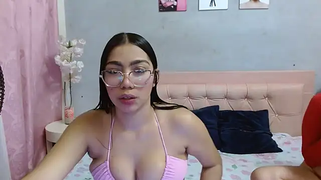 Snapshot of Eleanor_Rouillard chatting on April 2026 01:04:01 PM Eleanor Rouillard online show from April 2026 01:04:01 PM