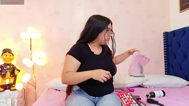 curvybuffgirllll online show from July 2026 07:52:02 PM