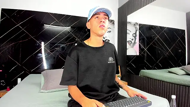 Mick-lollipop online show from July 2026 07:43:02 PM