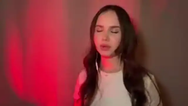 Snapshot of MarylynnSimens chatting on February 2026 07:23:02 PM MarylynnSimens online show from February 2026 07:23:02 PM