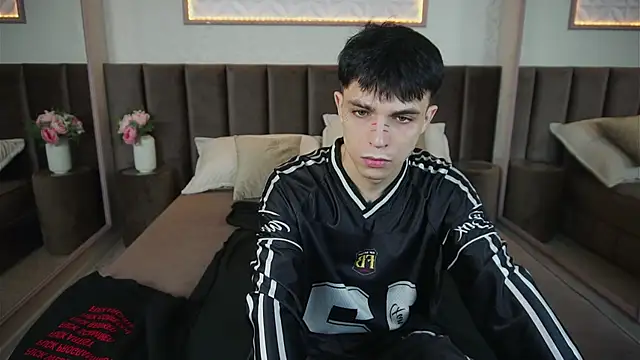 Snapshot of ClarkBev chatting on March 2026 07:26:01 AM ClarkBev online show from March 2026 07:26:01 AM