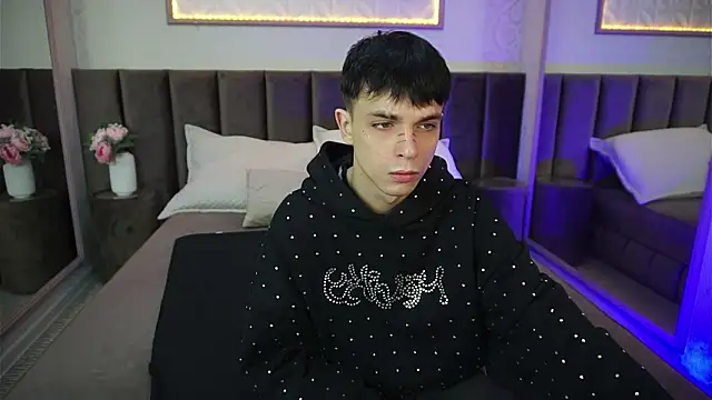 Snapshot of ClarkBev chatting on March 2026 05:54:02 AM ClarkBev online show from March 2026 05:54:02 AM