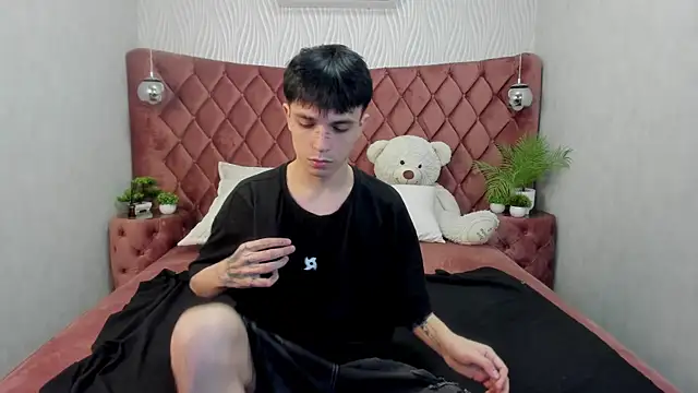 Snapshot of ClarkBev chatting on March 2026 06:41:02 AM ClarkBev online show from March 2026 06:41:02 AM