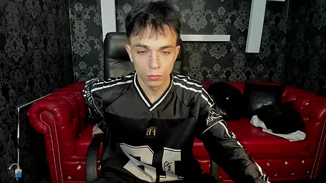 Snapshot of ClarkBev chatting on April 2026 07:50:02 AM ClarkBev online show from April 2026 07:50:02 AM