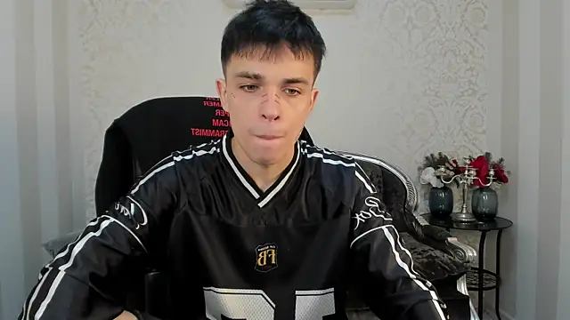 Snapshot of ClarkBev chatting on April 2026 05:38:02 AM ClarkBev online show from April 2026 05:38:02 AM