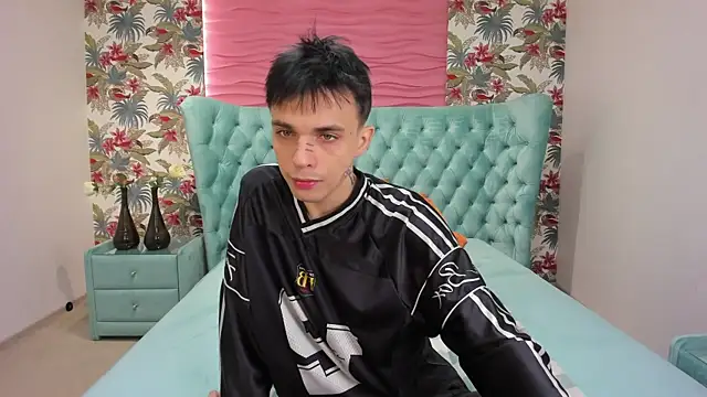 Snapshot of ClarkBev chatting on April 2026 07:06:01 AM ClarkBev online show from April 2026 07:06:01 AM