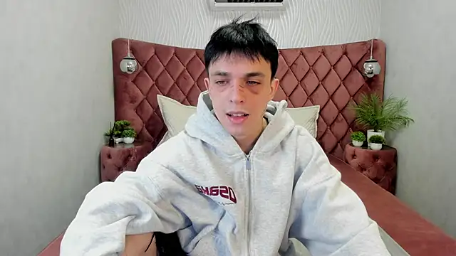 Snapshot of ClarkBev chatting on April 2026 06:20:02 AM ClarkBev online show from April 2026 06:20:02 AM